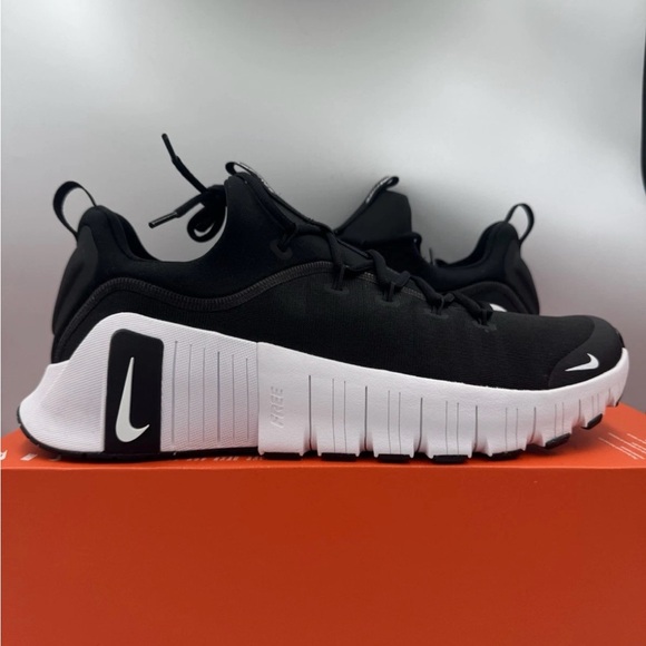 Nike Free Metcon 6 Black White BRAND NEW Multiple Sizes - Picture 1 of 7